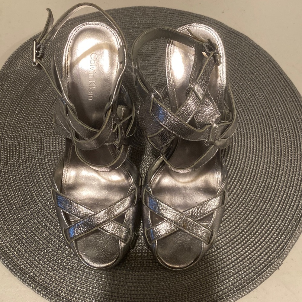 Calvin klein strappy metallic heel, leather